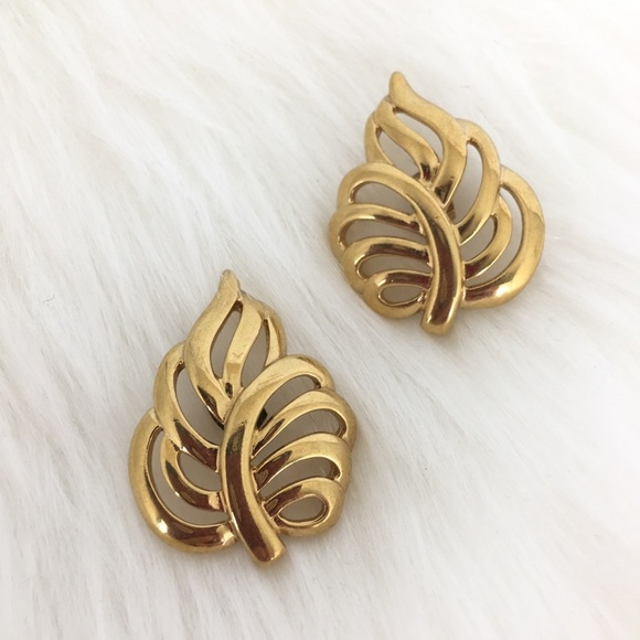 Vintage Napier Signed Estate Earrings Gold Tone Filigree Leaf Pierced Post Retro - Picture 1 of 13